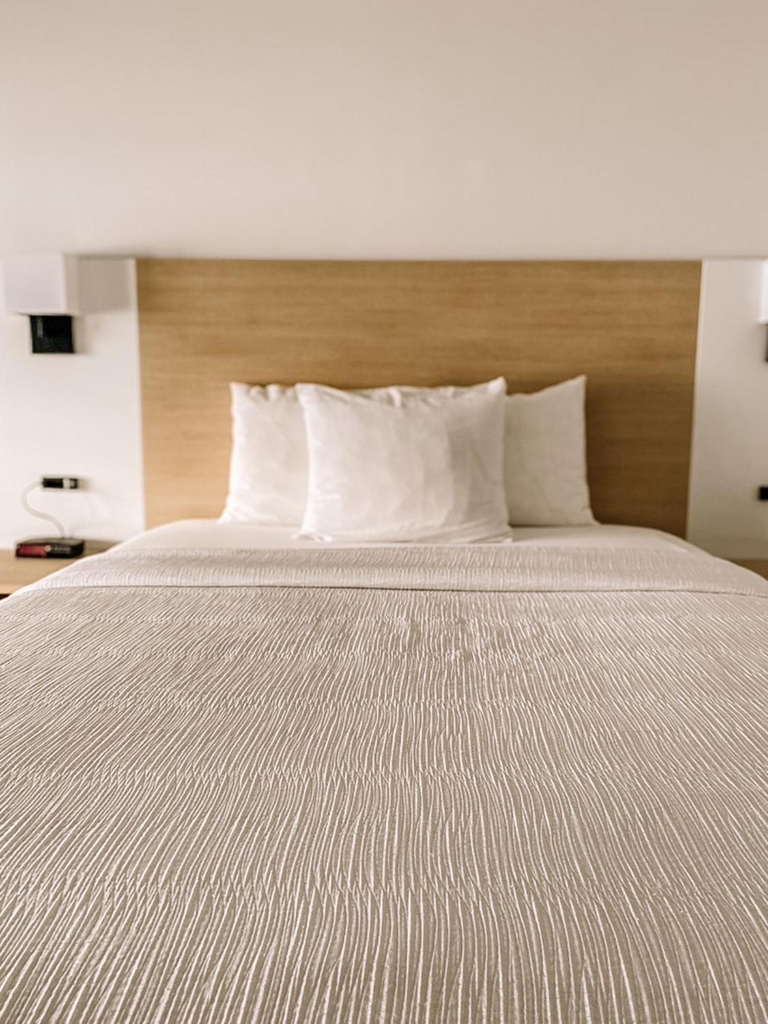 La Place Rendez-Vous Hotel Fort Frances Esterno foto