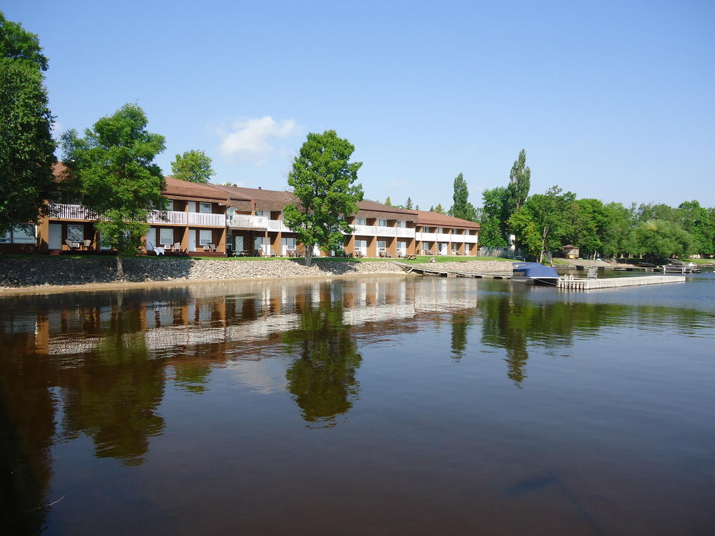 La Place Rendez-Vous Hotel Fort Frances Esterno foto